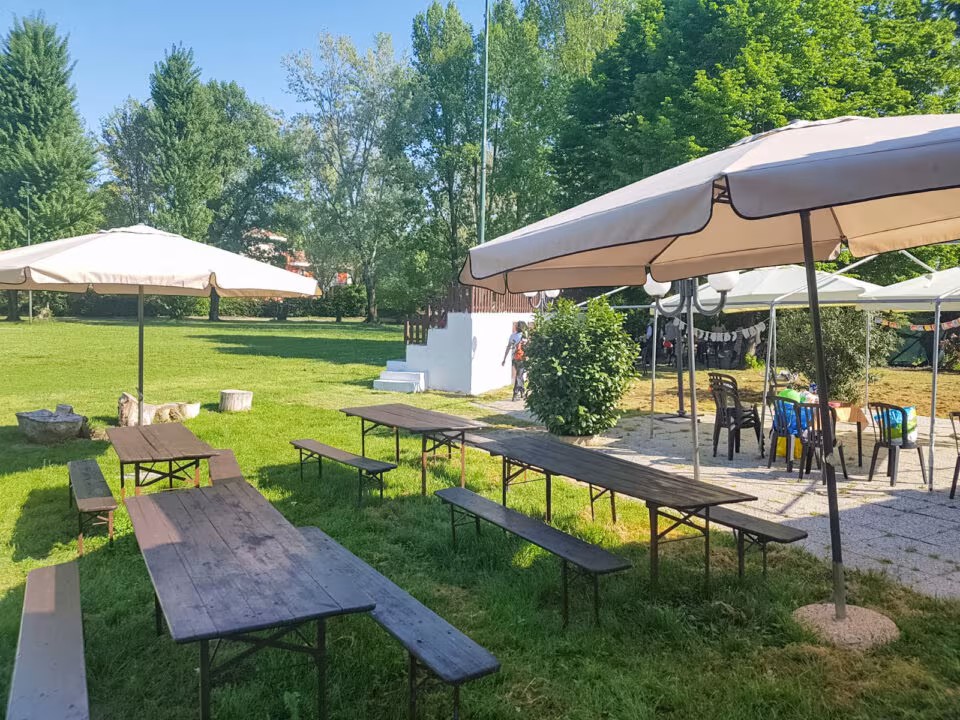 IMG-20180503-WA0010-960x720.jpg Tavolo apparecchiato esterno sotto il gazebo